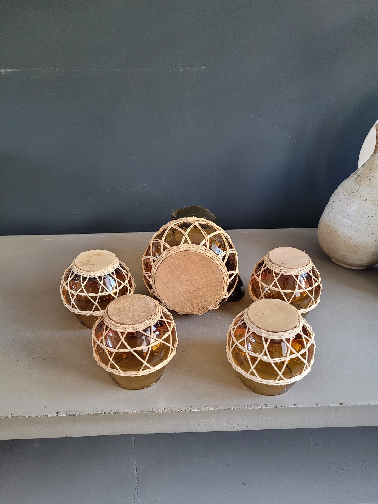 Service à orangeade en verre ambré et osier - Ref 809