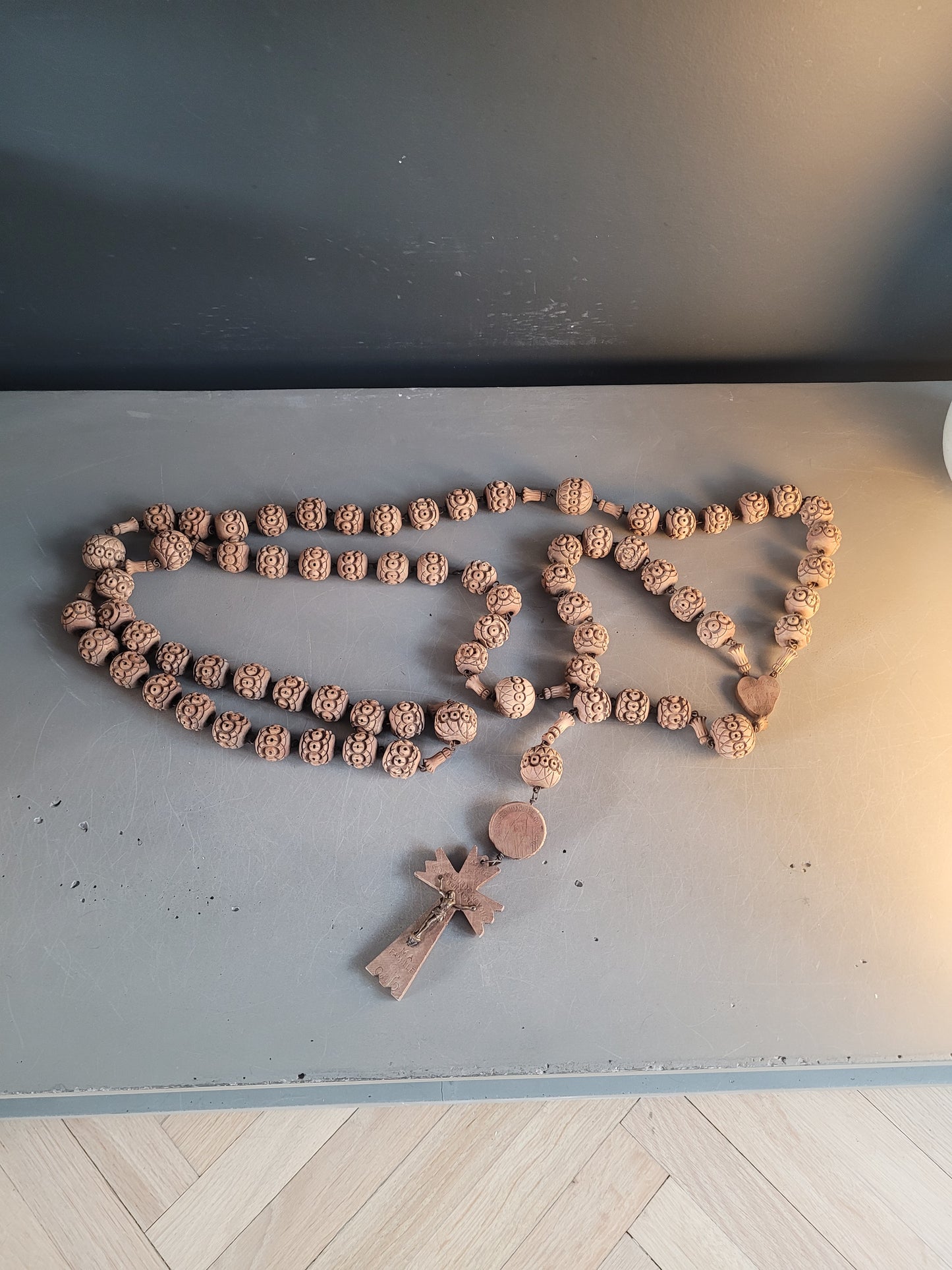 Grand chapelet en bois sculpté 130cm - Notre Dame de Lourdes - Ref 787