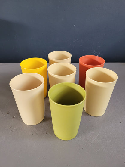Lot de 7 gobelets en plastique Tupperware - Ref 582