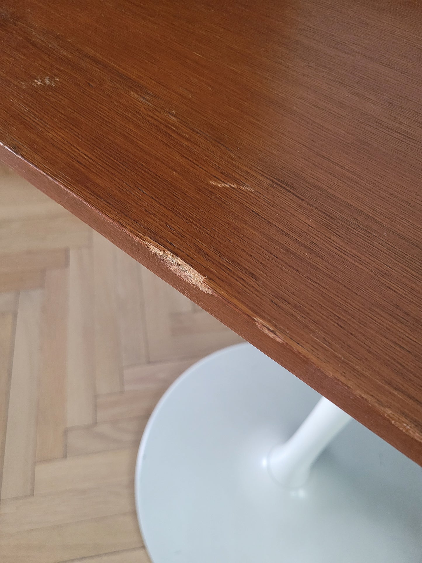 Table pivotante pied tulipe vintage - Ref 858