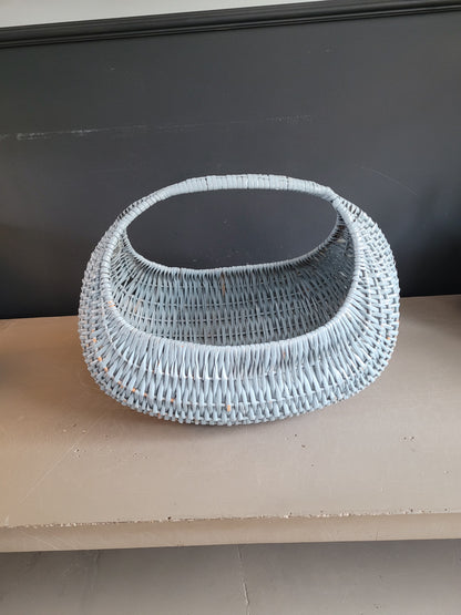 Panier en rotin peint en bleu turquoise - Ref 823