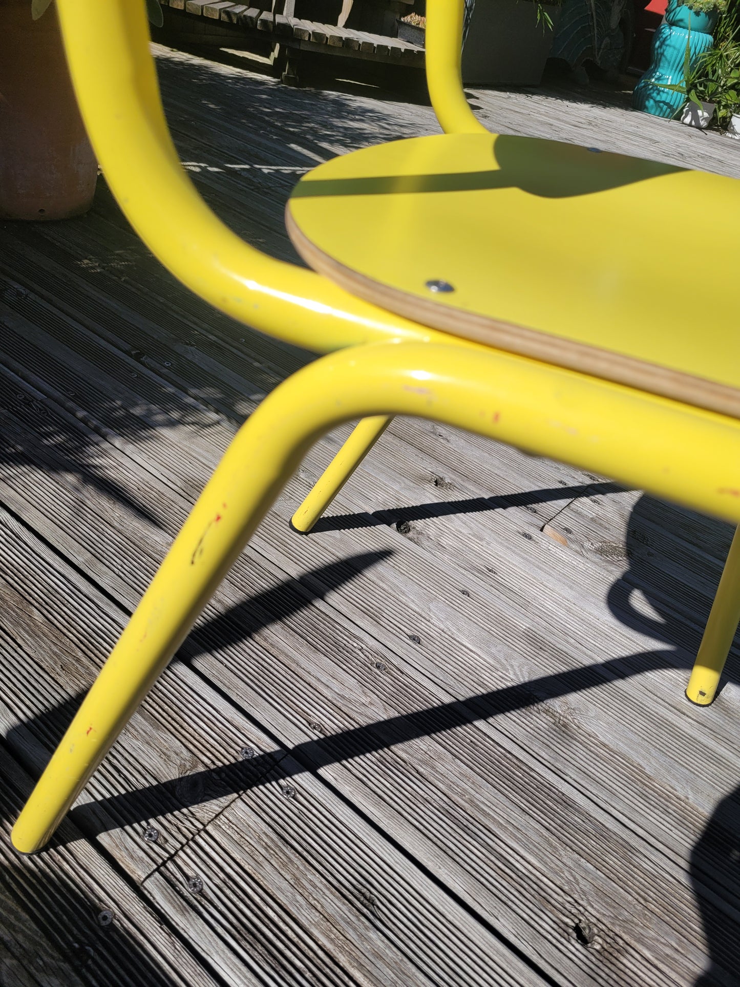 Paire de chaises jaunes en contre-plaqué- Ref 600