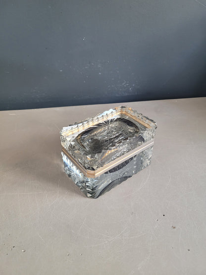 Boîte à bijoux ancienne en verre ciselé- Ref 897