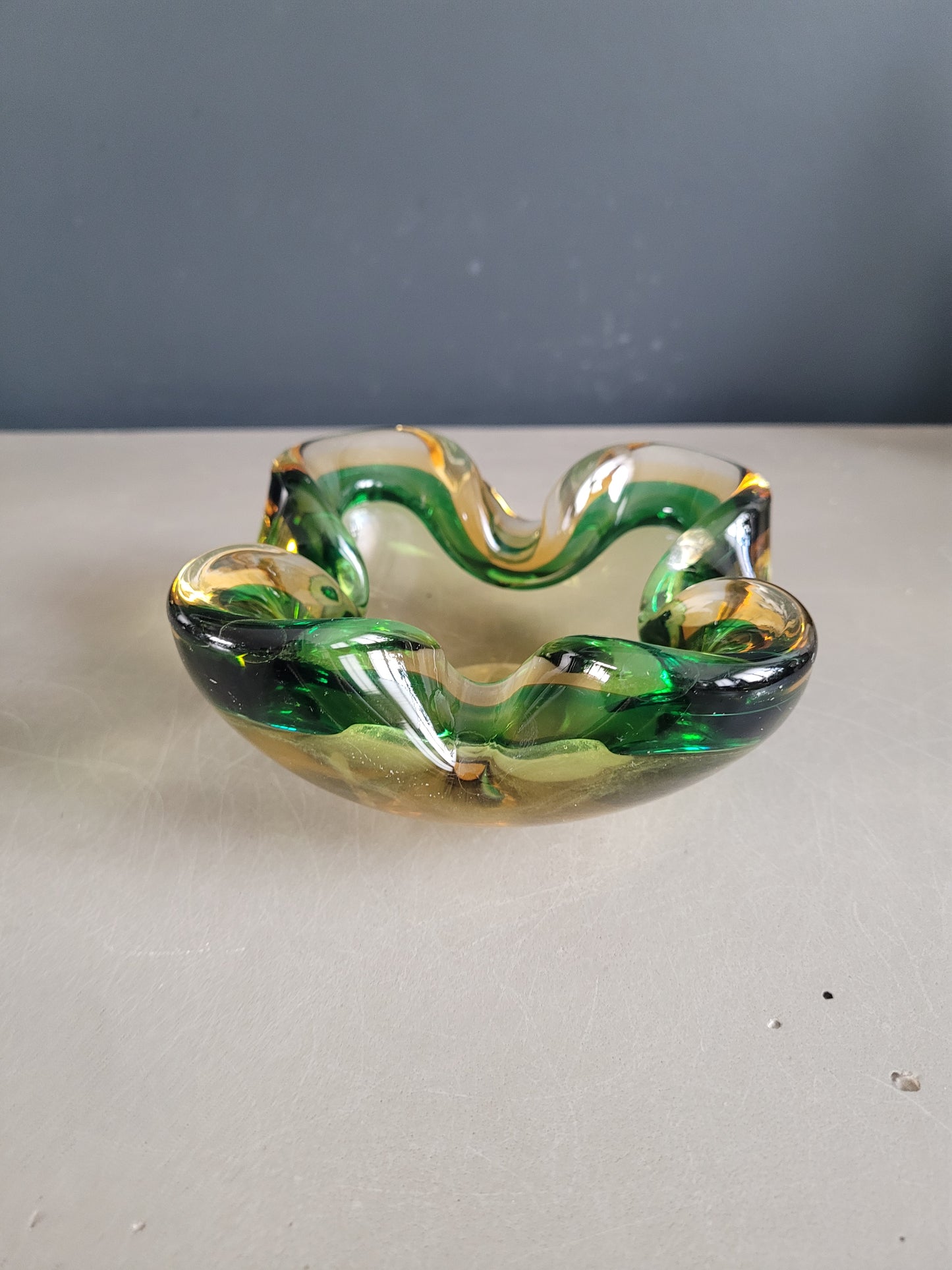 Cendrier carré en verre courbé bicolore- Ref 390