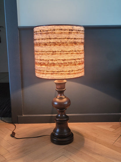 Grande lampe vintage pied bois abat-jour laine bouclettes - Ref 1025