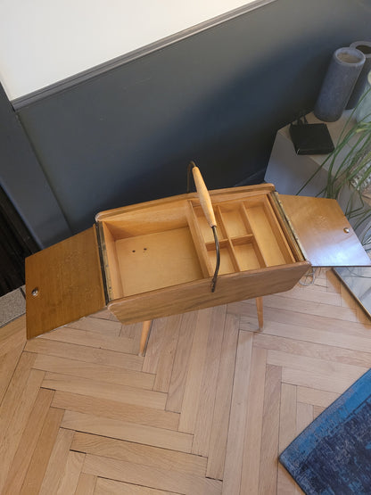 Travailleuse vintage bois pieds compas - Ref 746