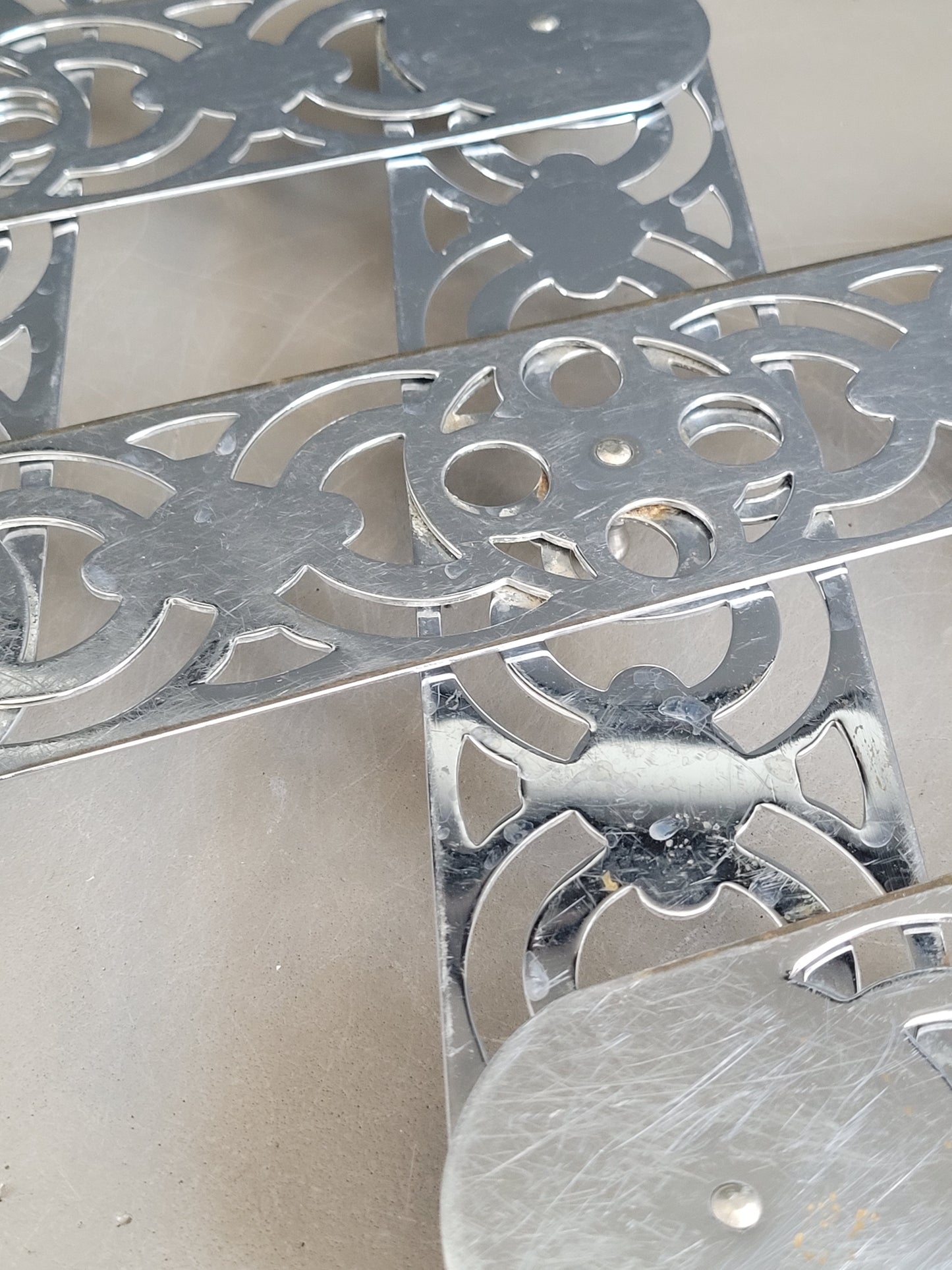 Grand dessous de plat articulé en inox - Ref 404