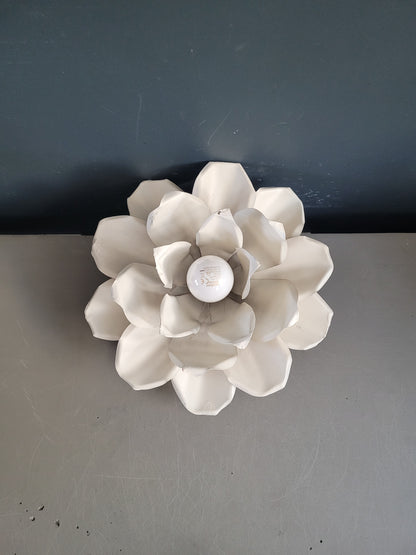 Plafonnier ou applique fleur en métal peint - Ref 908