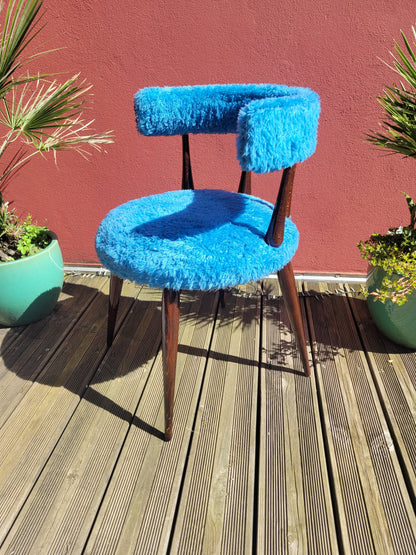 Chaise moumoute bleue vintage - Ref 551
