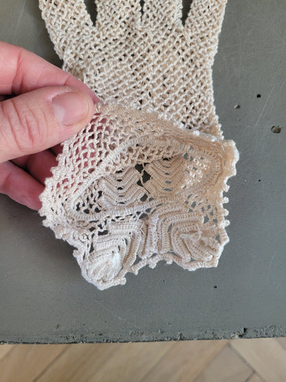 Paire de gants en dentelle crème- Ref 777