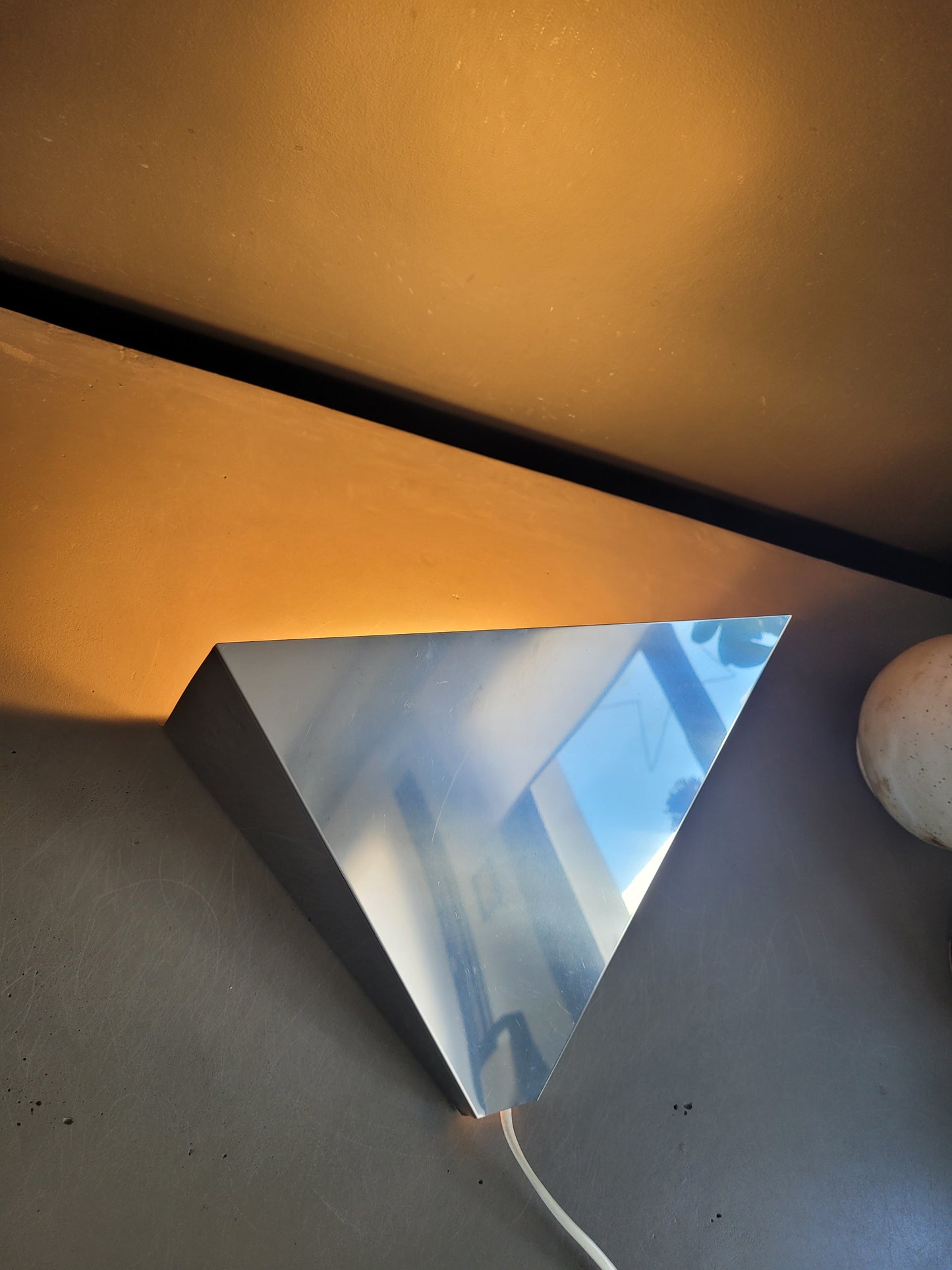 Applique triangulaire Ikea vintage en aluminium - Ref 304