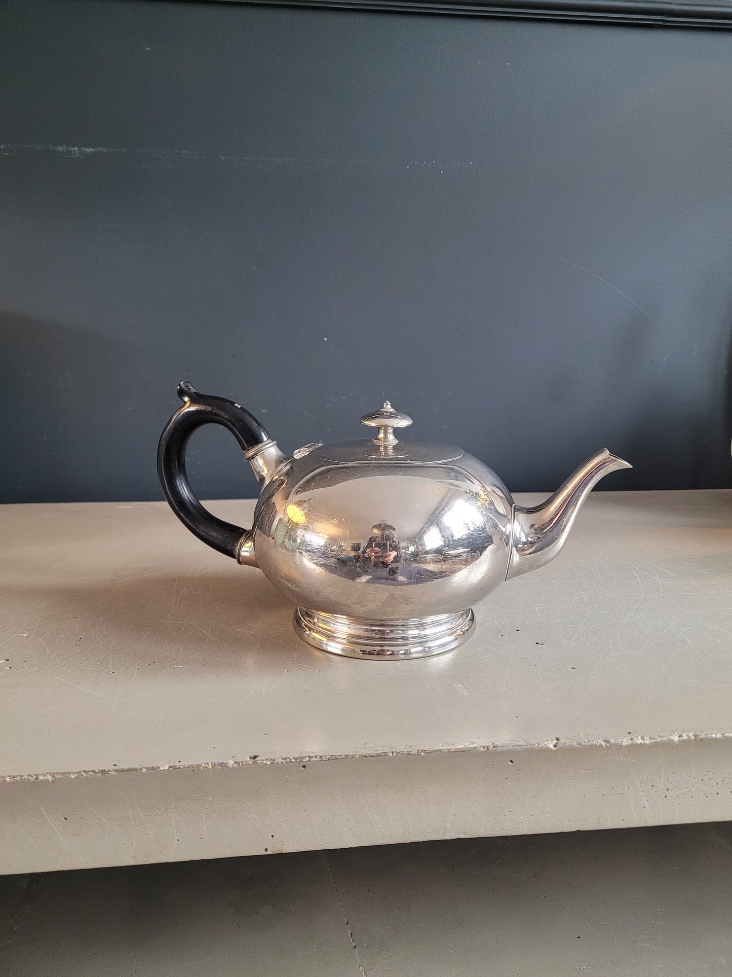 Théière ancienne en étain et poignée bois - Ref 686