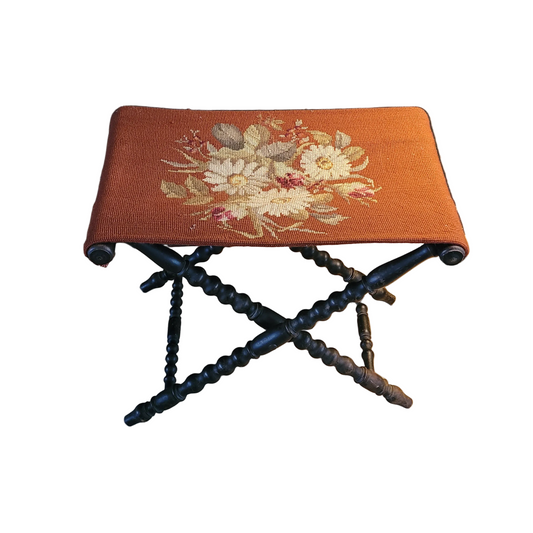 Ployant en bois tourné perlé et tapisserie - Tabouret pliant - Ref 972