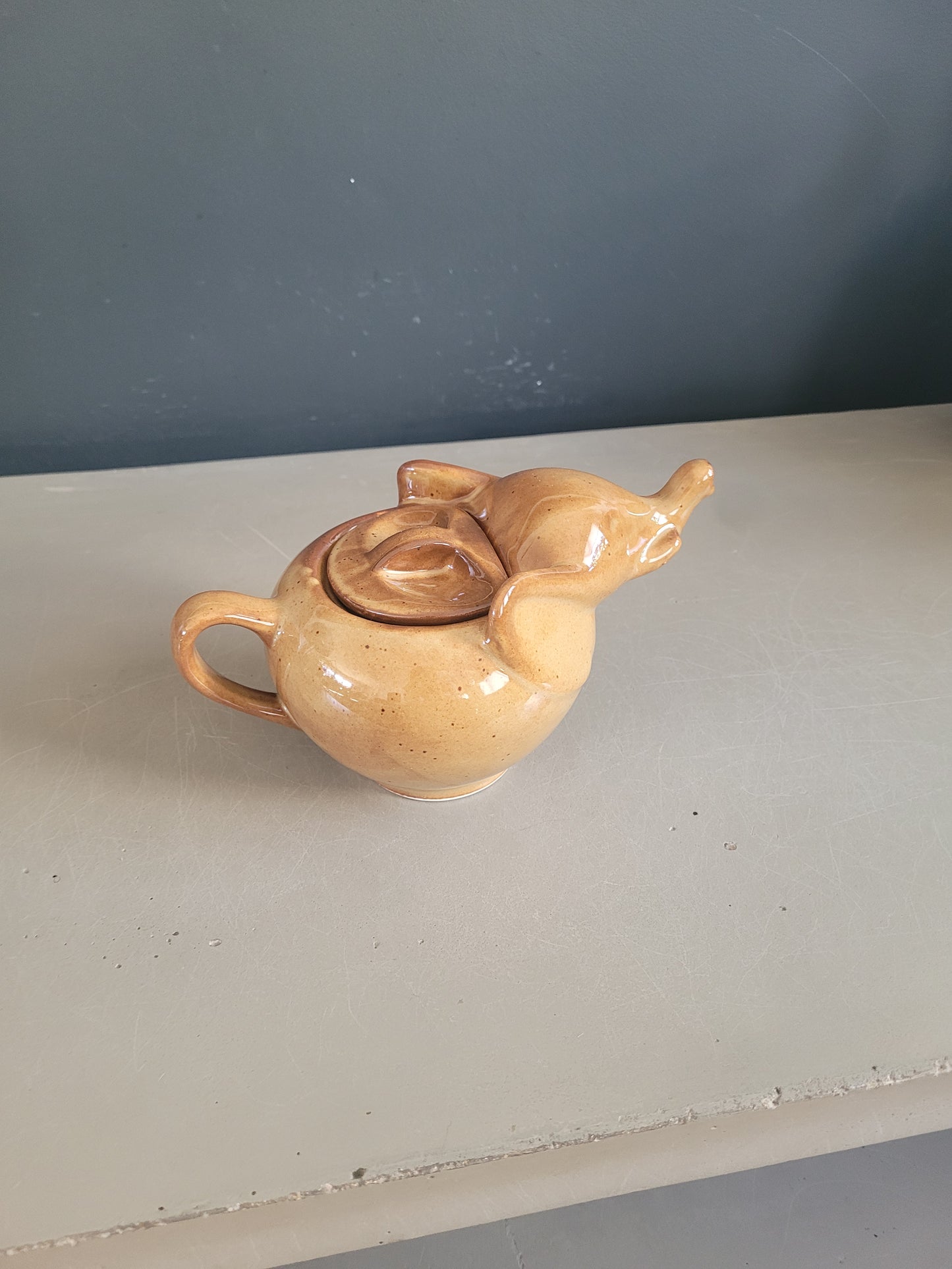 Théière Eléphant vintage en porcelaine marron - Ref 658