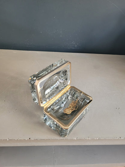 Boîte à bijoux ancienne en verre ciselé- Ref 897
