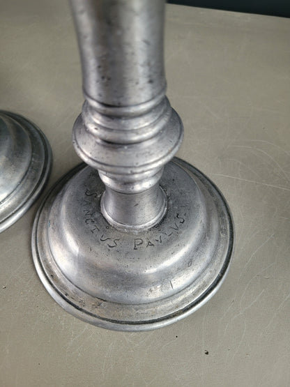 Paire de bougeoirs liturgiques en étain gravés et poinconnés - Ref 482