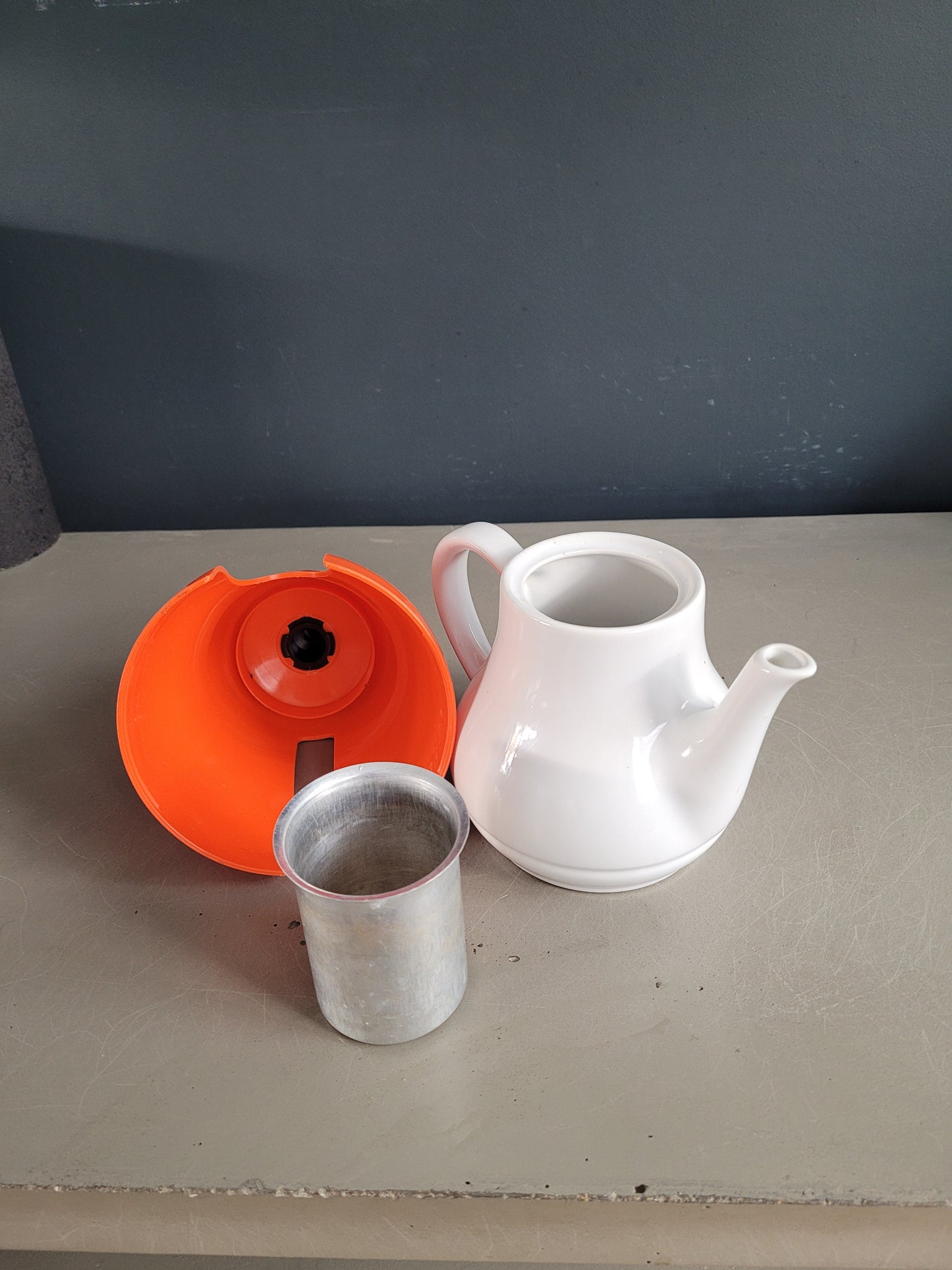 Théière porcelaine avec capuchon plastique - Ref 456