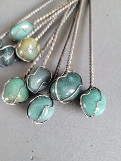 Lot de 9 piques à apéritif en métal et pierres semi-precieuses - Ref 398