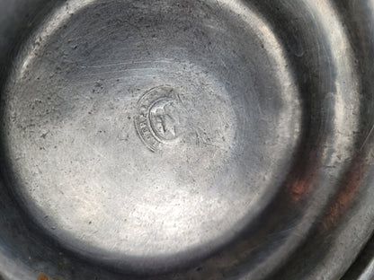 Paire de bougeoirs liturgiques en étain gravés et poinconnés - Ref 482