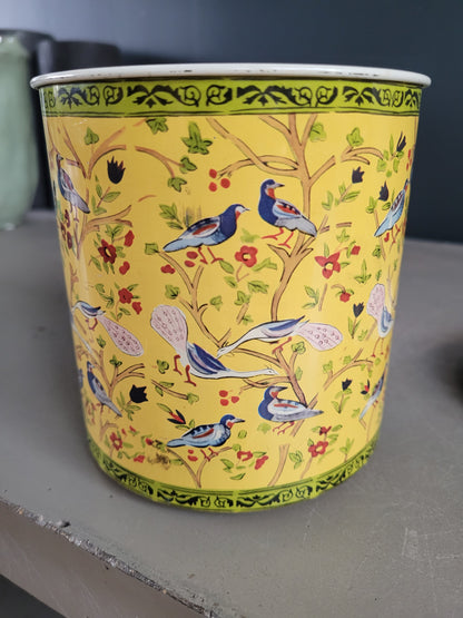 Boîte cylindrique en fer blanc- Oiseaux sur fond jaune- Ref 758