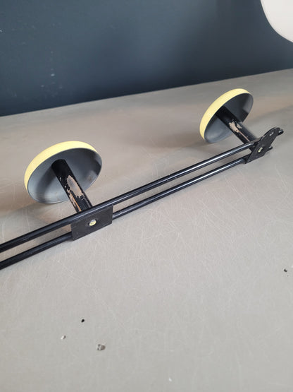 Porte-manteaux mural vintage 3 patères jaune - Ref 310