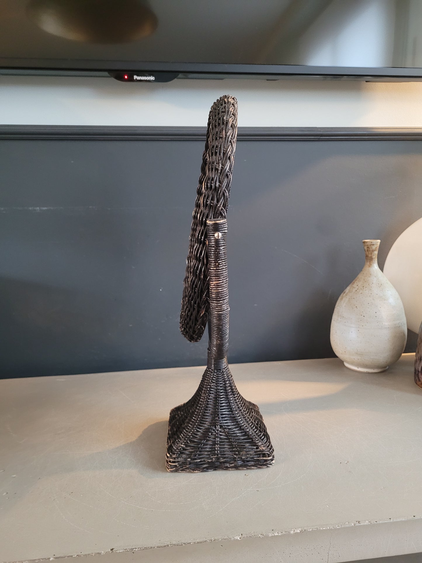 Miroir à poser pivotant en osier noir - Ref 986