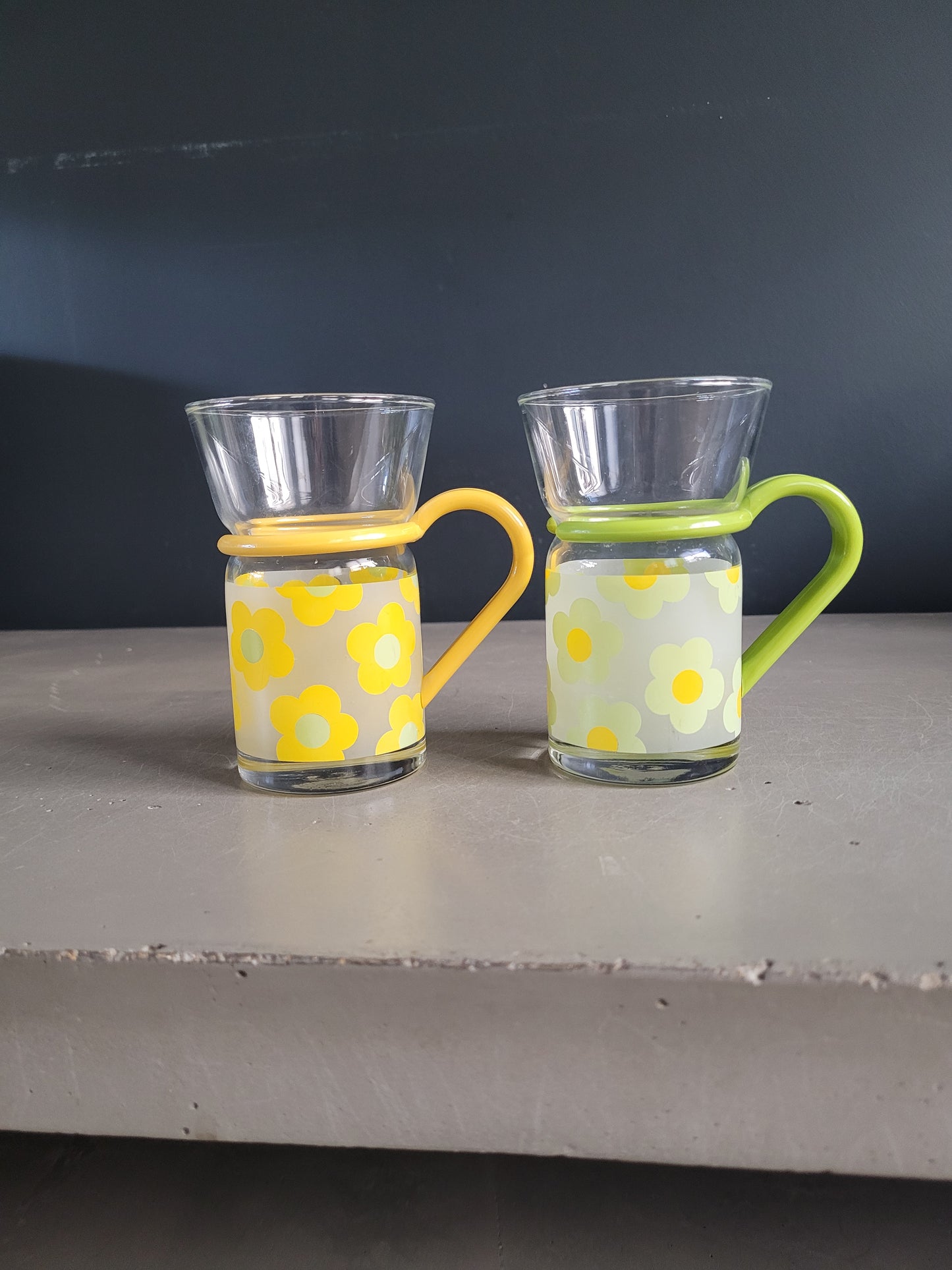 Paire de tasses à thé en verre et anse plastique - Ref 703