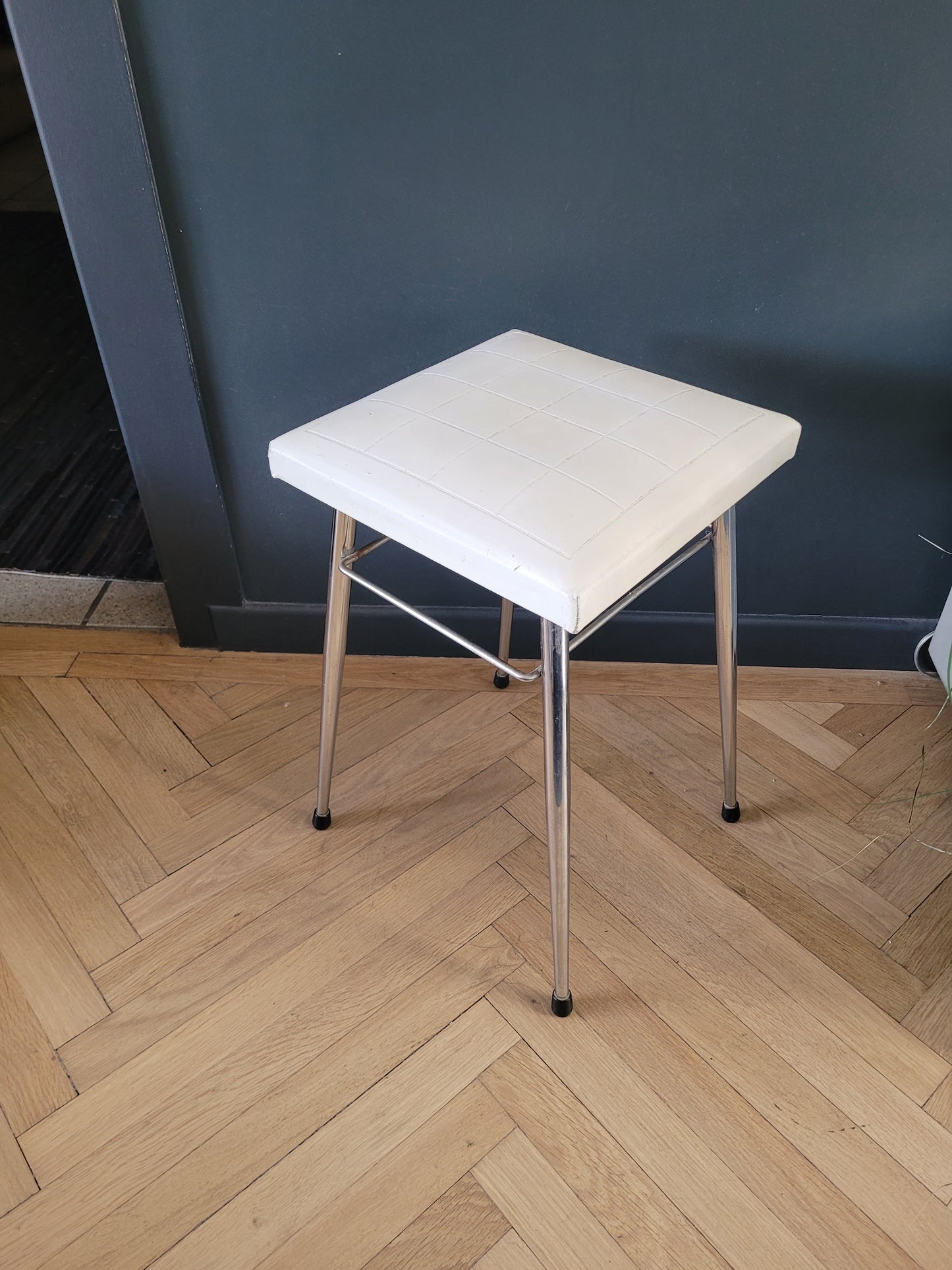 Tabouret vintage en Skaï et chrome- Ref 1017