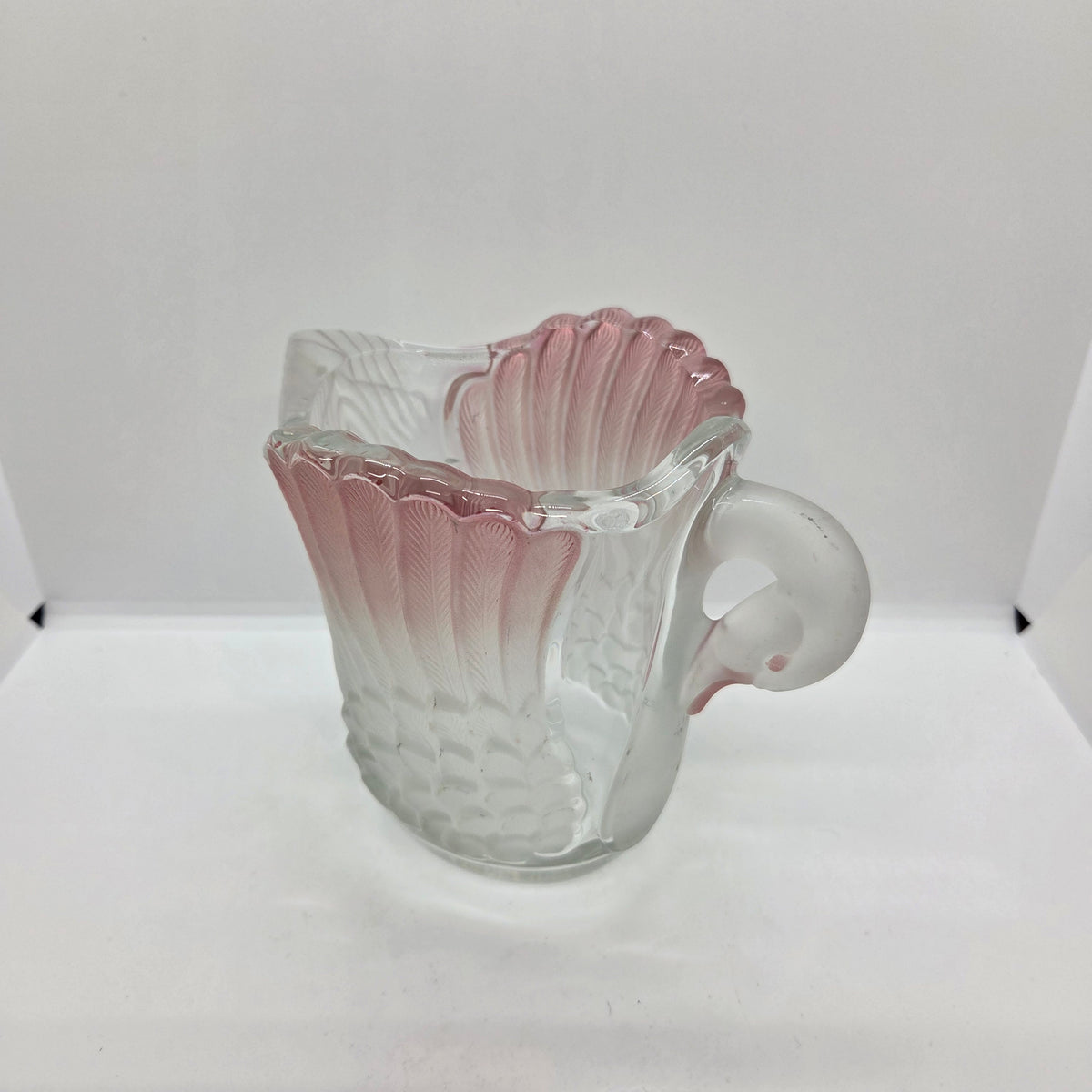 Pichet cygne en verre moulé pressé - Ref 1438