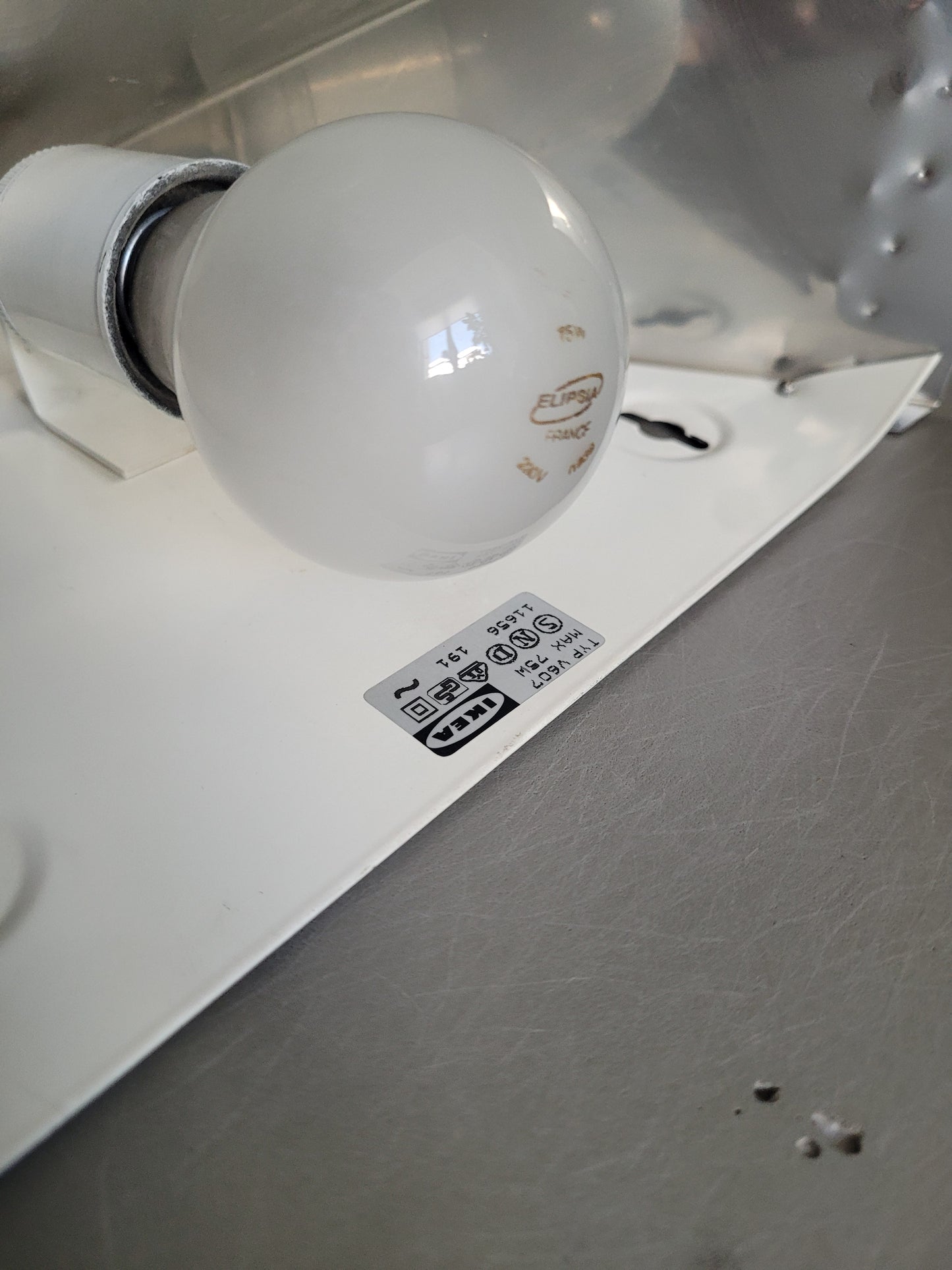 Applique triangulaire Ikea vintage en aluminium - Ref 304