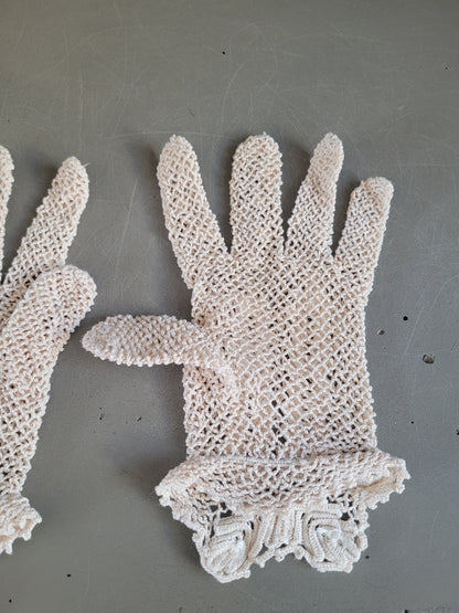 Paire de gants en dentelle crème- Ref 777