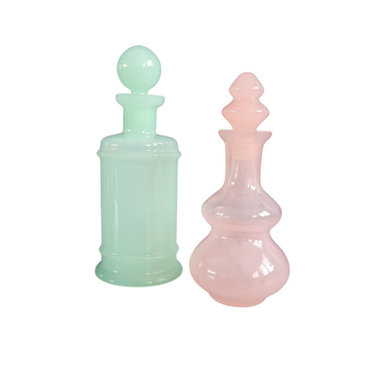 Lot de 2 flacons en verre opaline- Ref 424