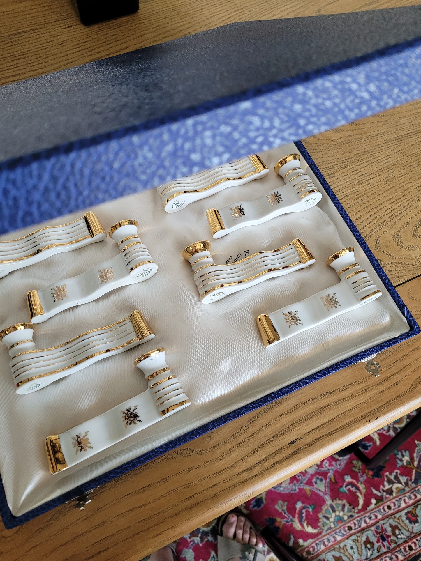 12 porte-couteaux en porcelaine de Limoges dans leur écrin- Ref 306