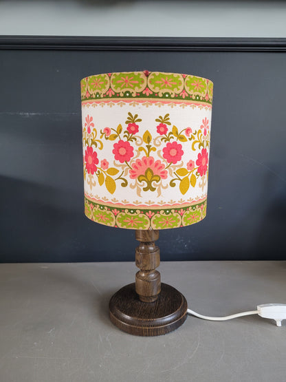 Lampe de chevet pied en bois tourné et abat-jour fleuri - Ref 957