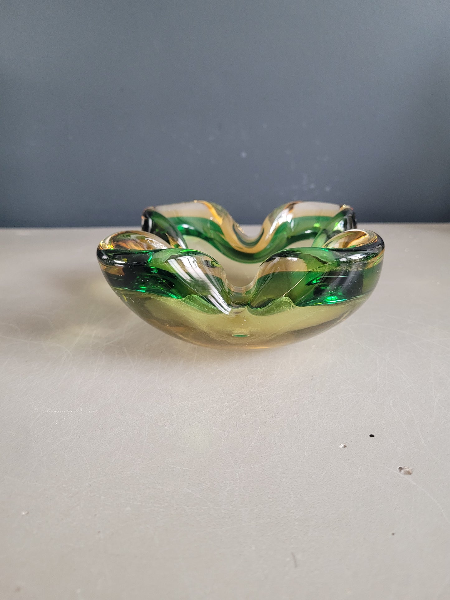 Cendrier carré en verre courbé bicolore- Ref 390