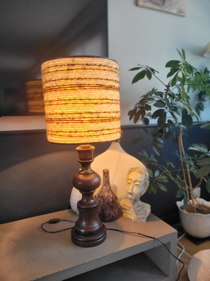 Grande lampe vintage pied bois abat-jour laine bouclettes - Ref 1025