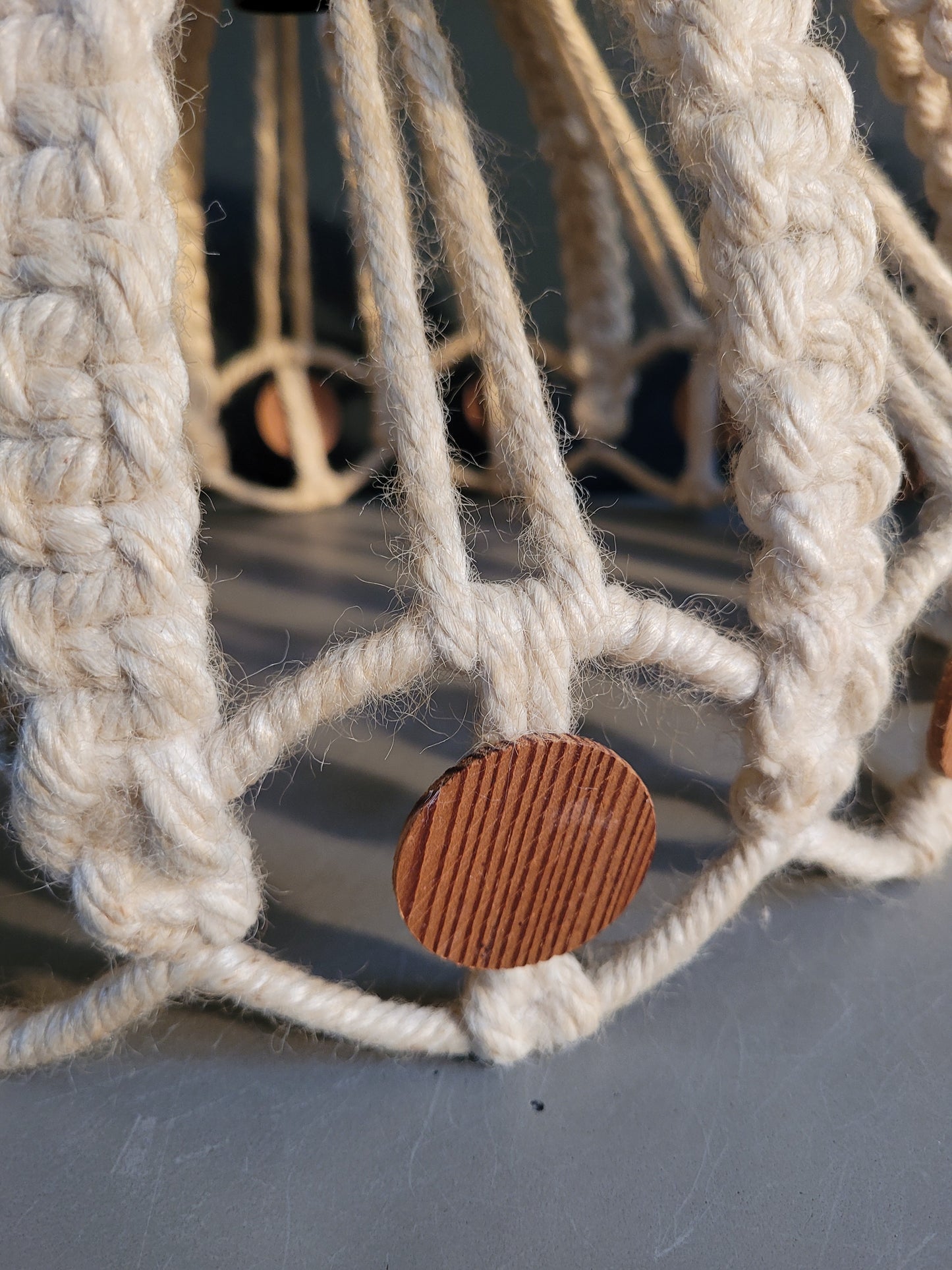 Suspension vintage en macramé et bois - Ref 736