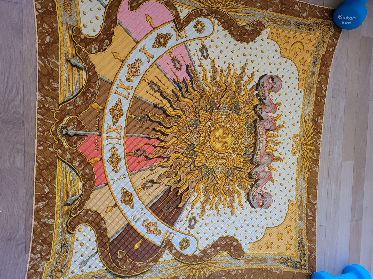 Carré plissé Hermès Gloria Soli par J. Metz - Ref 907