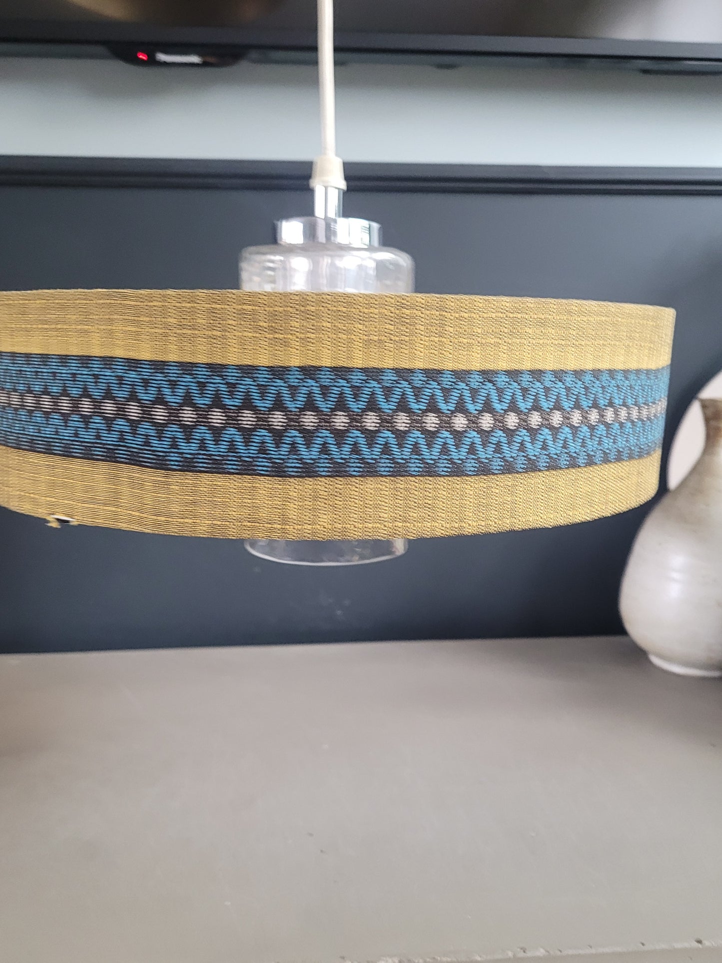 Suspension vintage globe en verre moulé et abat-jour- ref 619