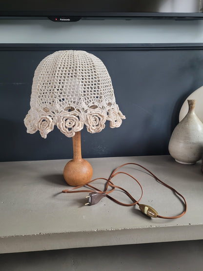 Lampe de chevet avec abat-jour en crochet - Ref 677