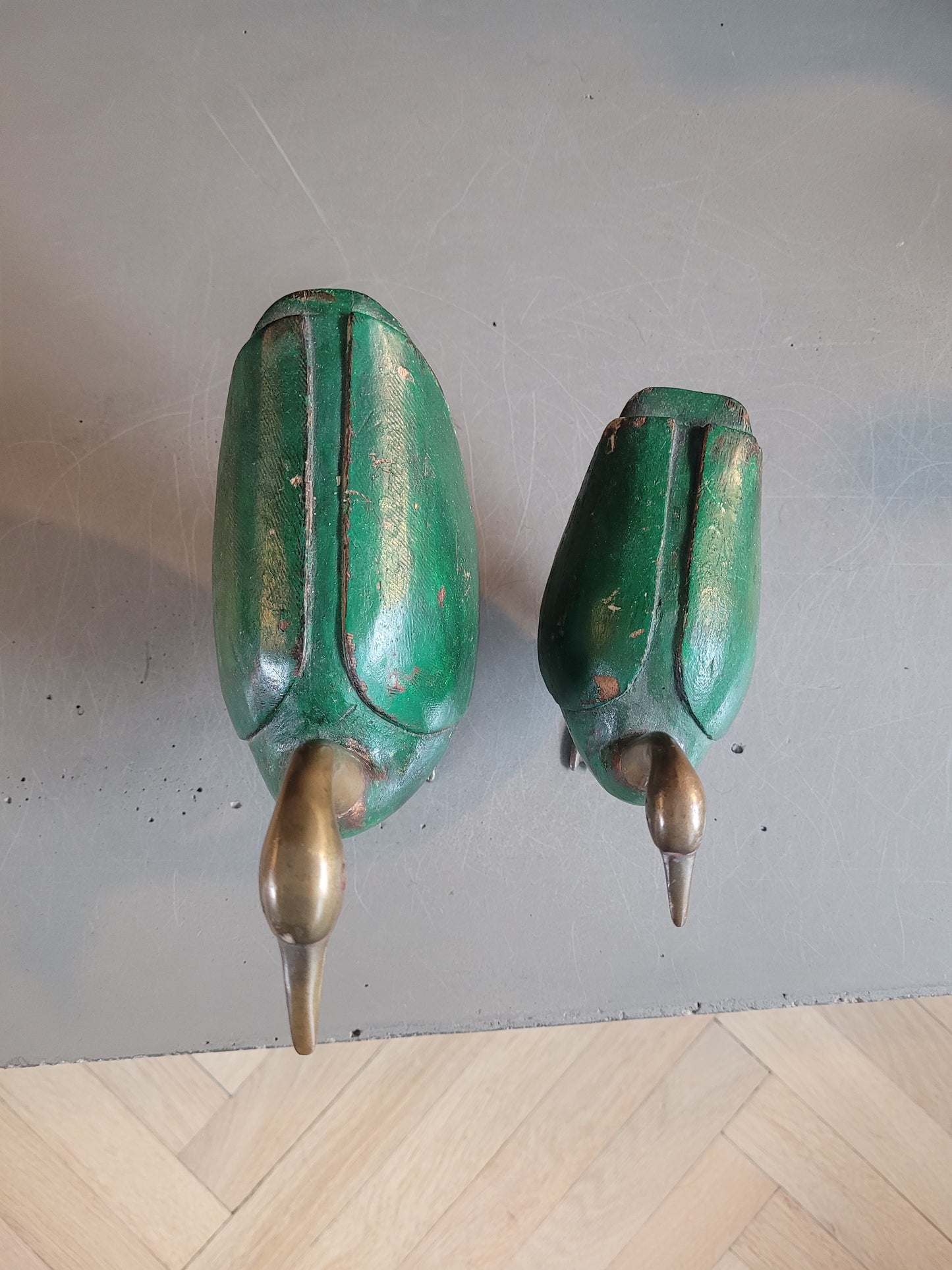 Paire d'oiseaux décoratifs en laiton et bois peint - Ref 635