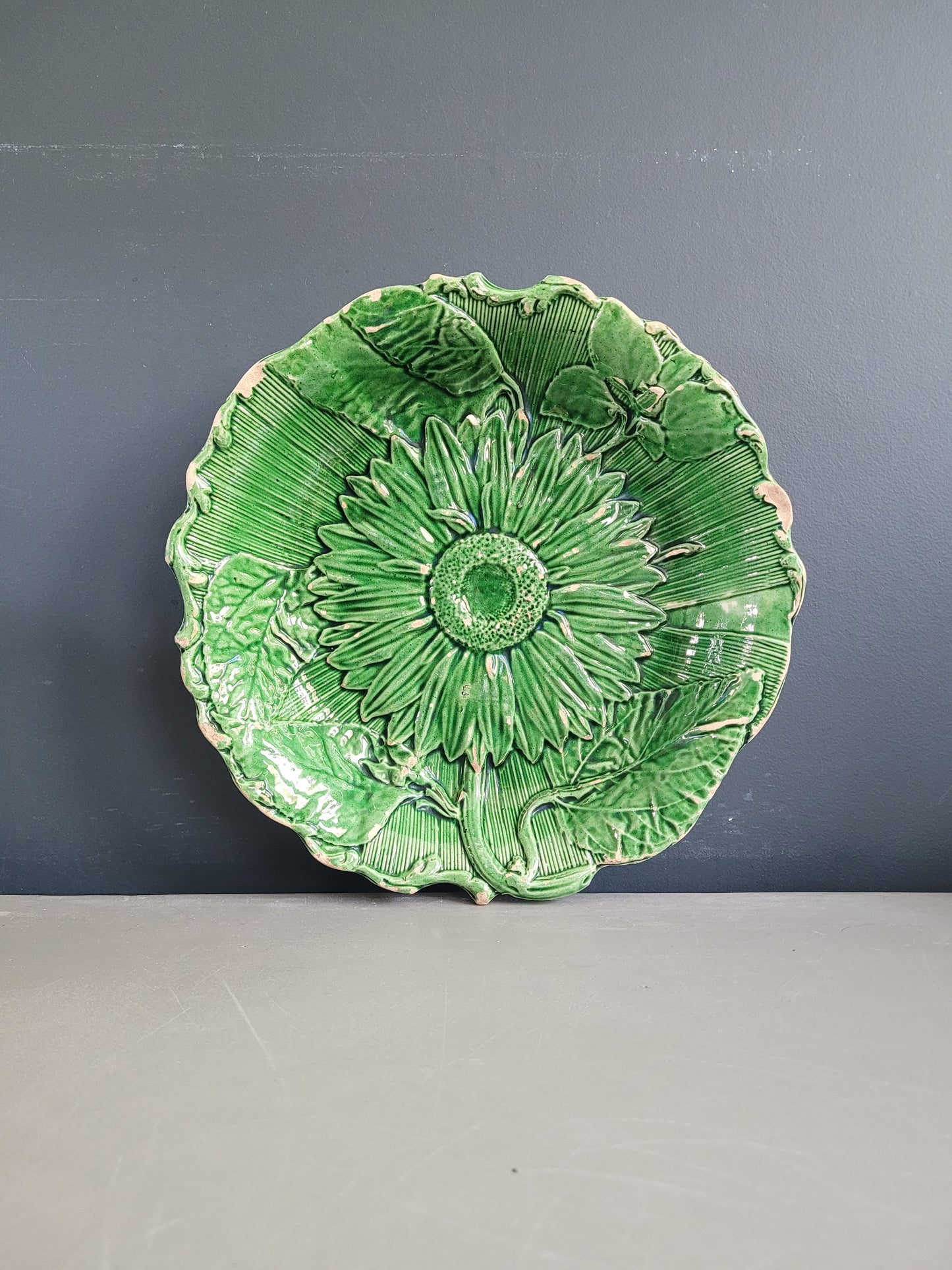 Assiette montée en barbotine motif tournesol - Ref 900