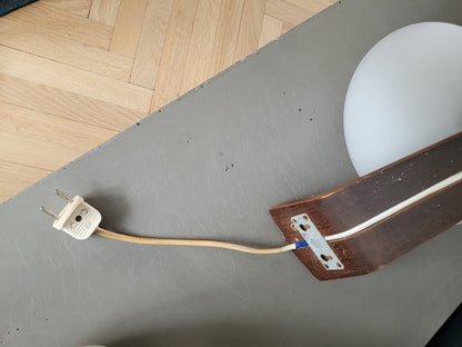 Applique scandinave vintage en teck et globe opaline - Ref 355