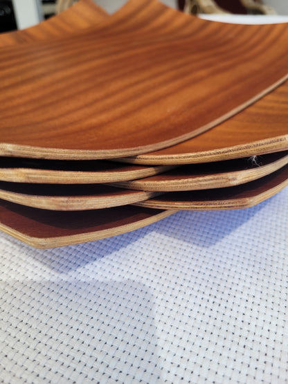 Assiettes de présentation en teck courbé- Lot de 7 - Ref 356