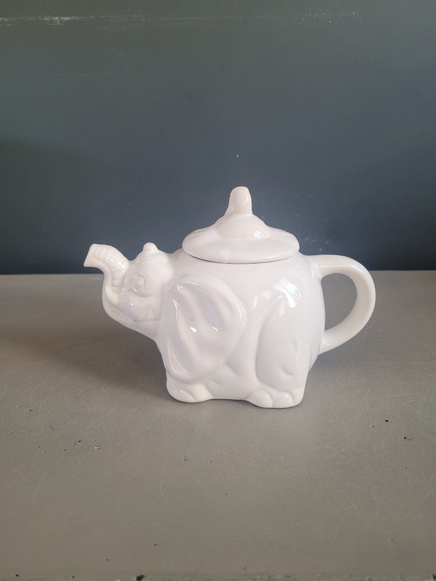 Théière éléphant en porcelaine blanche - Ref 661