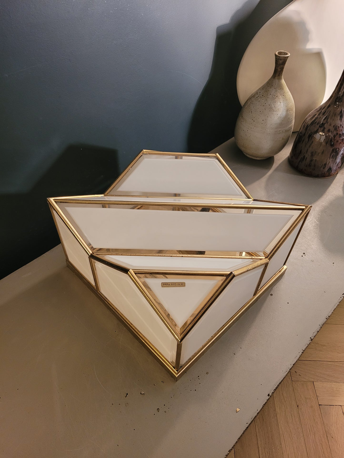 Plafonnier italien en verre bicolore et plaqué or - ref 667