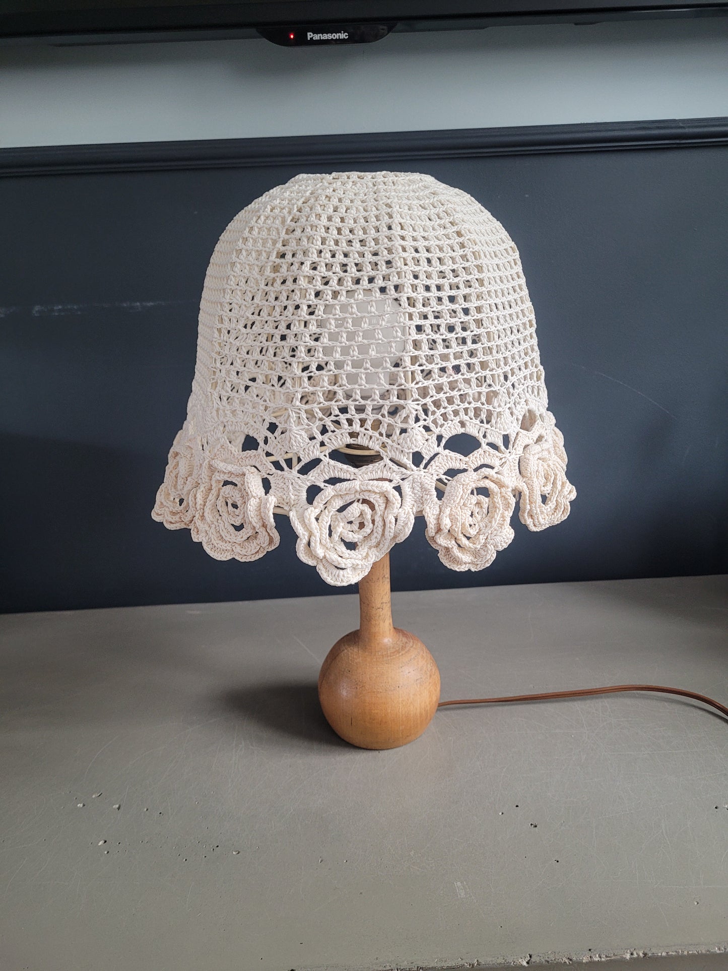 Lampe de chevet avec abat-jour en crochet - Ref 677
