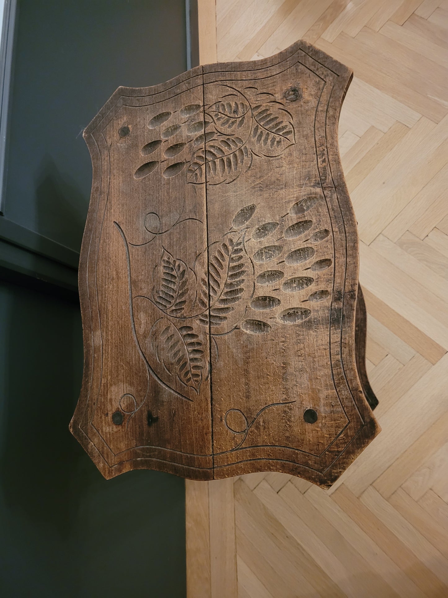 Sellette ancienne en bois gravé - Ref 698