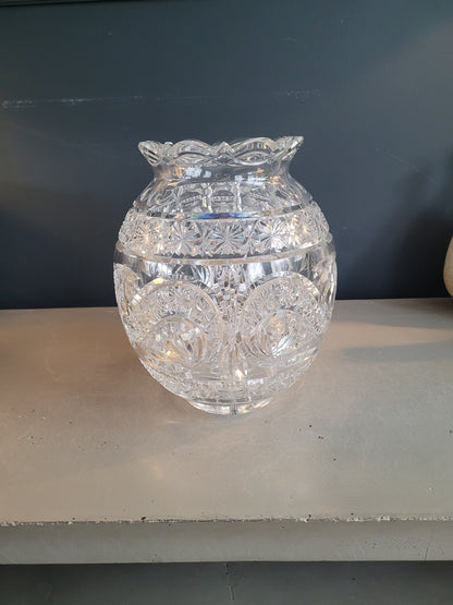 Grand vase boule en cristal ciselé - Ref 973