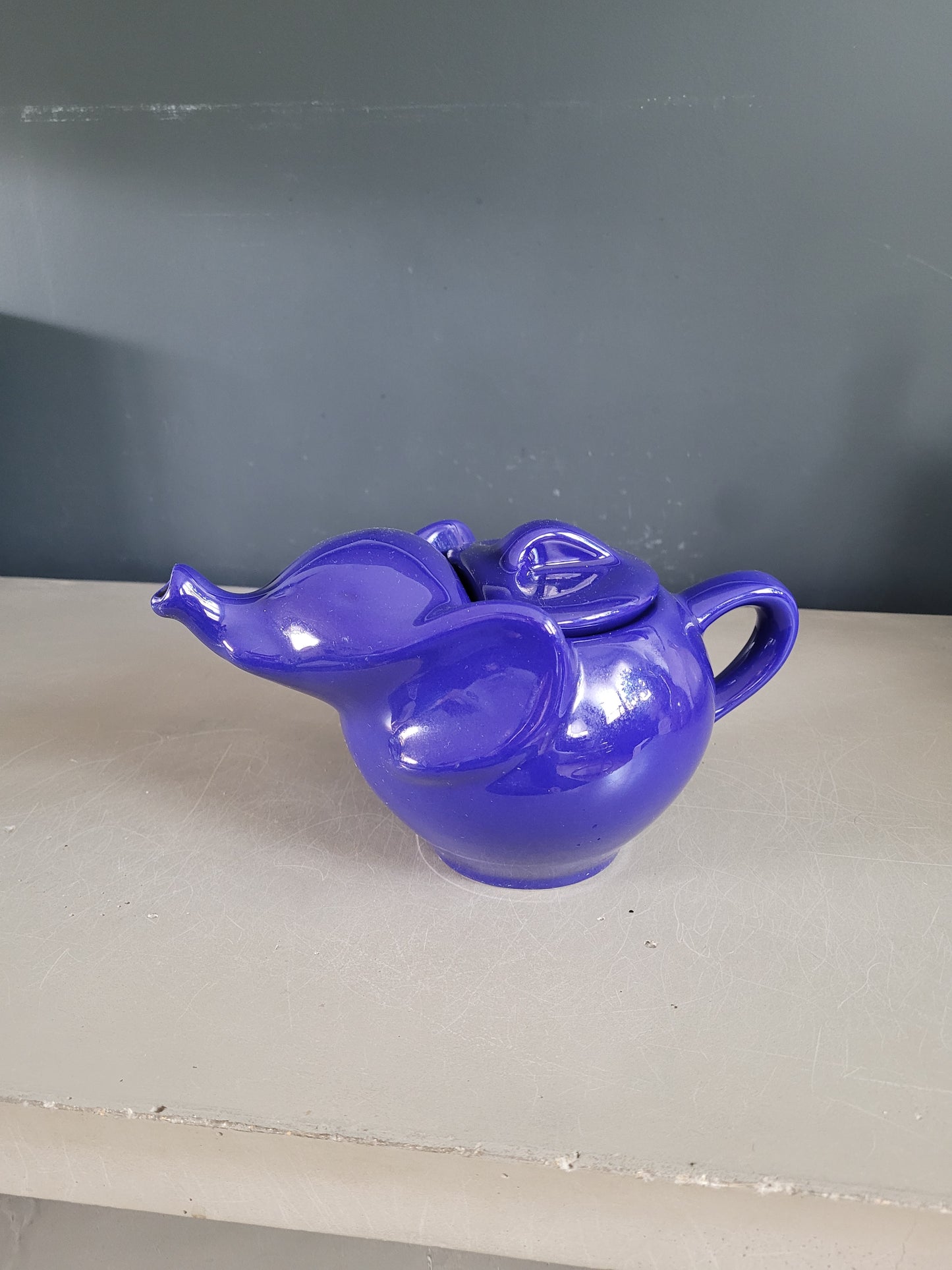 Théière vintage Eléphant en porcelaine- Ref 530